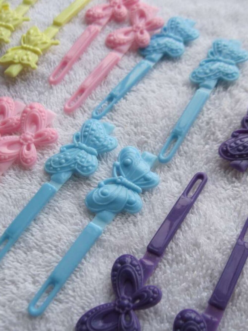 20 Scunci Girl Plastic Butterfly Hair Barrettes Secure Flat Pastel Vibrant Color